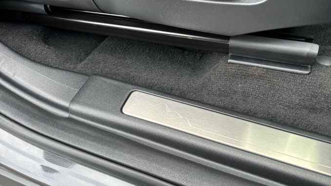 Land Rover Discovery Sport 2.0 D200 Landmark 5dr Auto [5 Seat] Diesel Station Wagon - Image 35